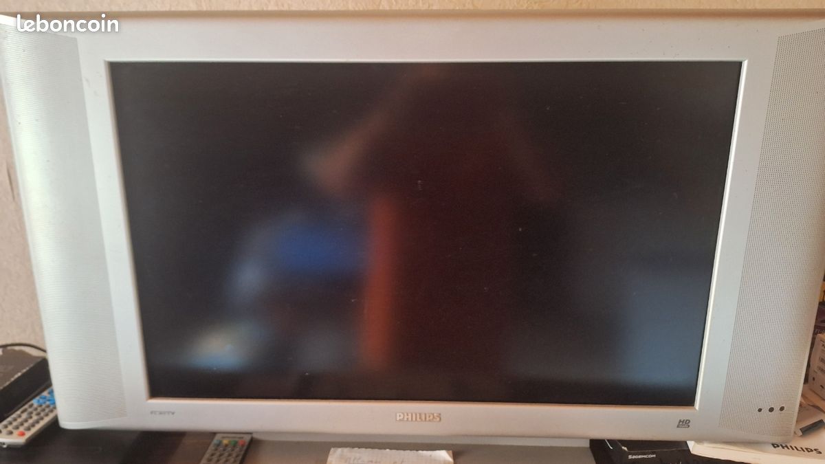 URGENT LOT TV philips avec lecteur DVD scott et modem TNT (image 1)
