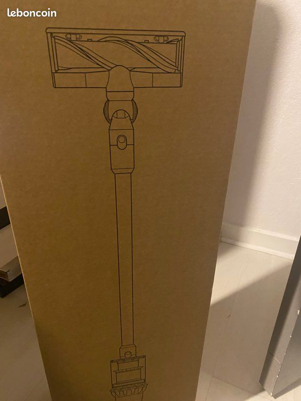 Dyson v10 (image 2)