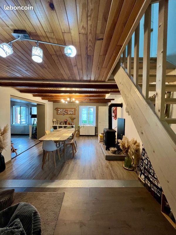 Maison 10 pièces 204 m² · à Lays-sur-le-Doubs · 204 m² · 199 000 €