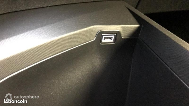 Peugeot 5008 Hybrid 145ch Allure e-DCS6 (image 30)