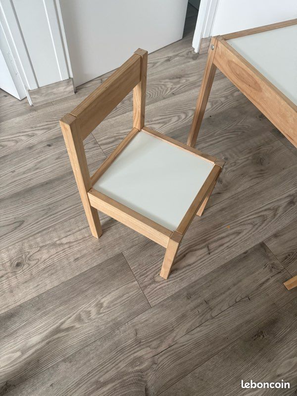 Table pour enfant (image 2)