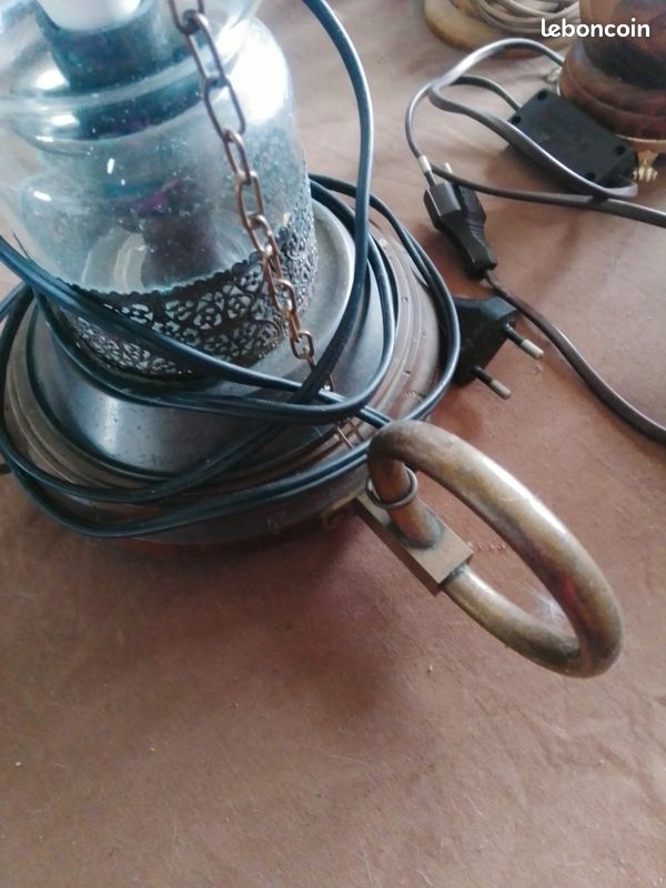 Lampe à pétrole électrifiée (image 3)