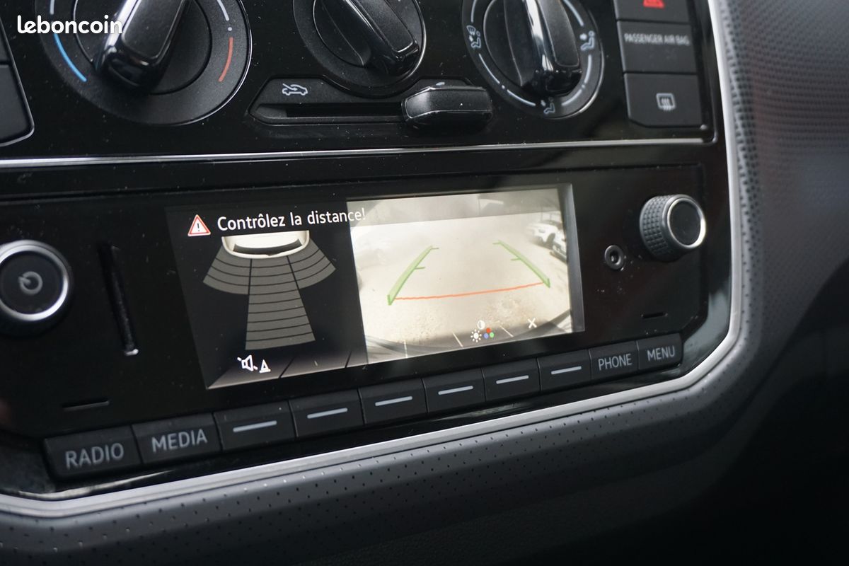 Volkswagen UP 1.0 75CH BLUEMOTION TECHNOLOGY UP CONNECT 5P EURO6D-T (image 25)