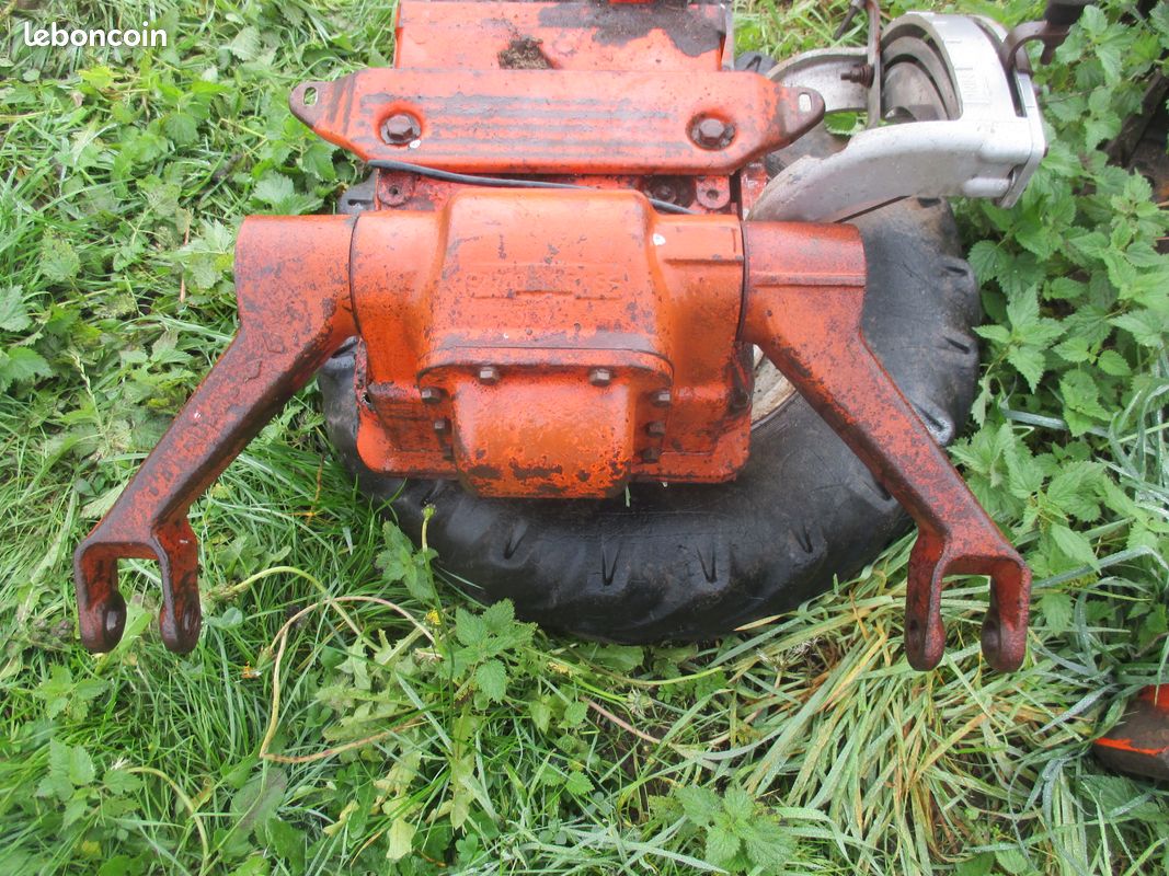 Suleeman R86 Relevage tracteur Renault R86 - Tracteurs
