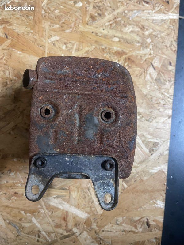 Echappement HUSQVARNA tronçonneuse 394 395 015901 Echappement HUSQVARNA tronçonneuse 394 395 015901