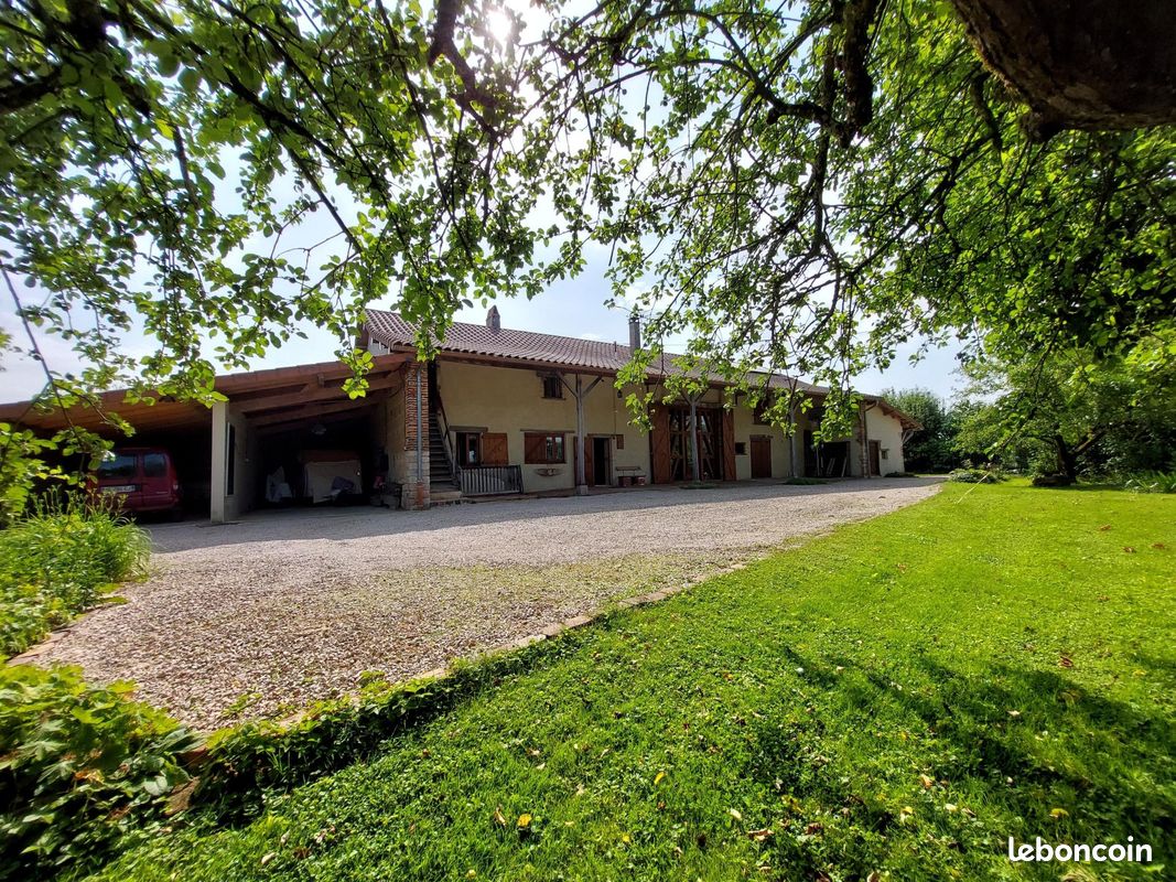 Maison 5 pièces 163 m² · à Saint-Trivier-de-Courtes · 163 m² · 269 000 €