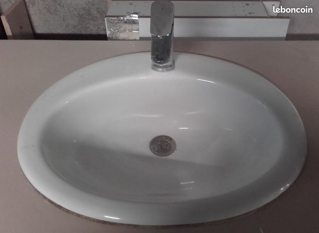 Lavabo et robinet (image 1)