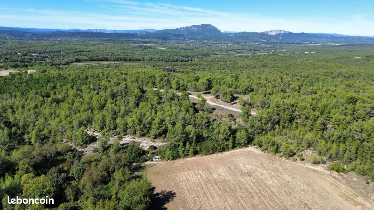 Terrain 10683 m² · à Saint-Vincent-de-Barbeyrargues · 33 450 €