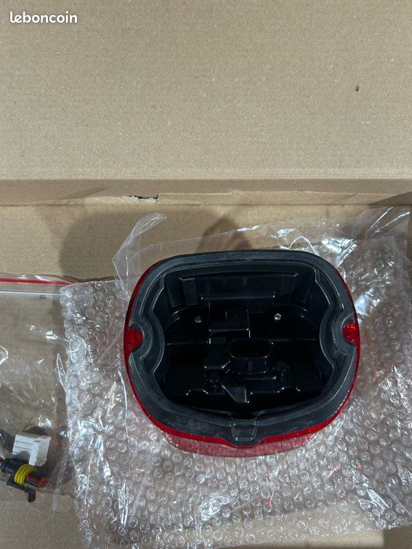 Feu arrière LED Harley (image 2)