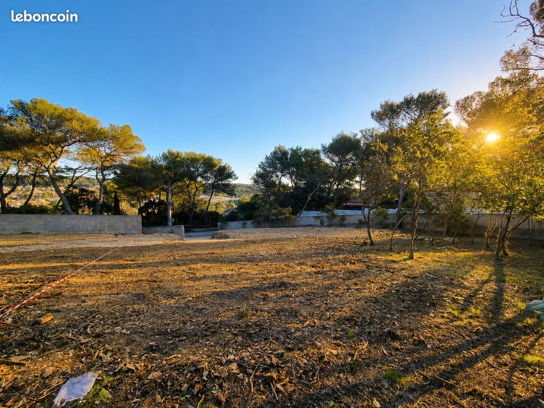 Terrain de 805m² viabilisé – Hors lotissement – Caveirac (199 000 ) · 199 000 €