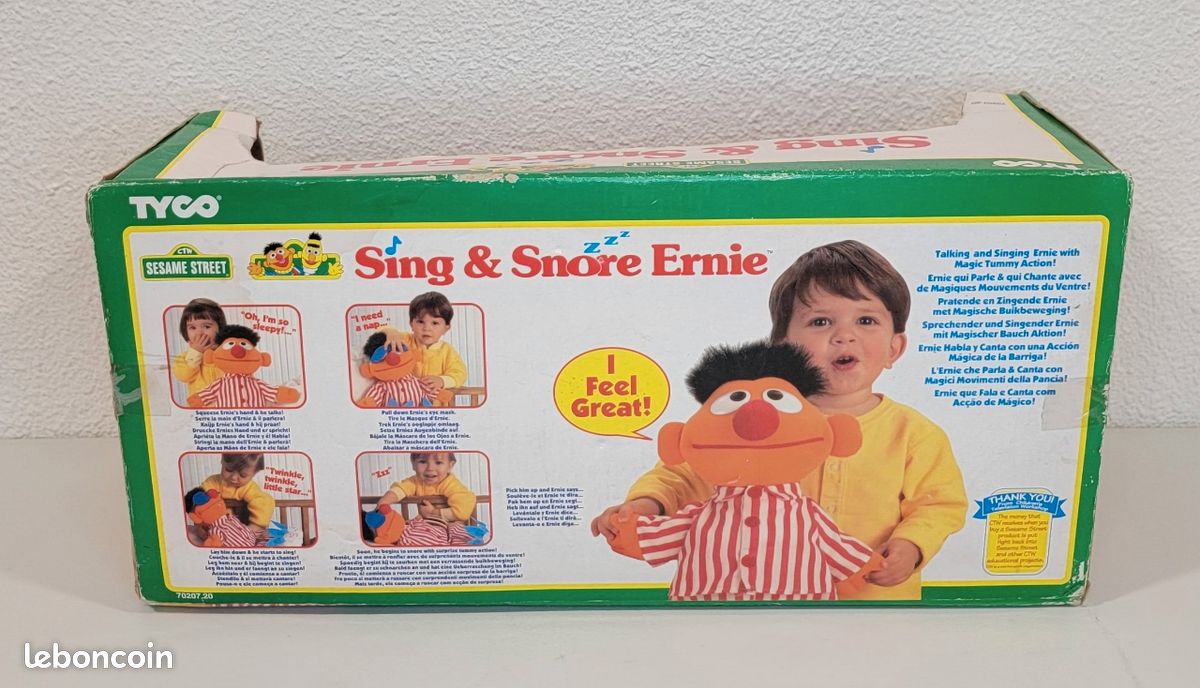 Mascotte d'Ernest, célèbre marionnette de Rue Sésame dans Mascottes 1