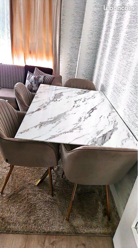 Table avec 4 chaise (image 1)