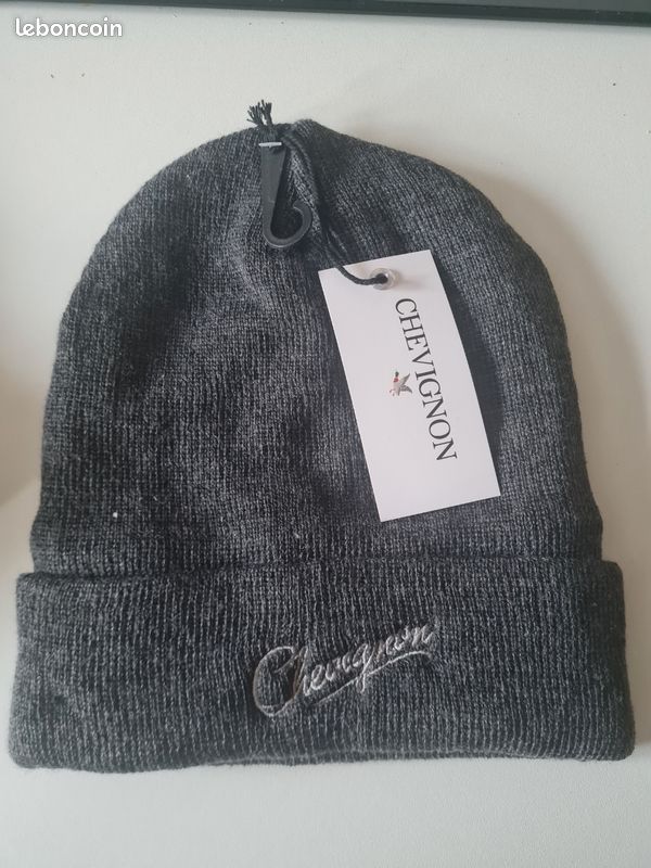 Bonnet chevignon neuf (image 1)