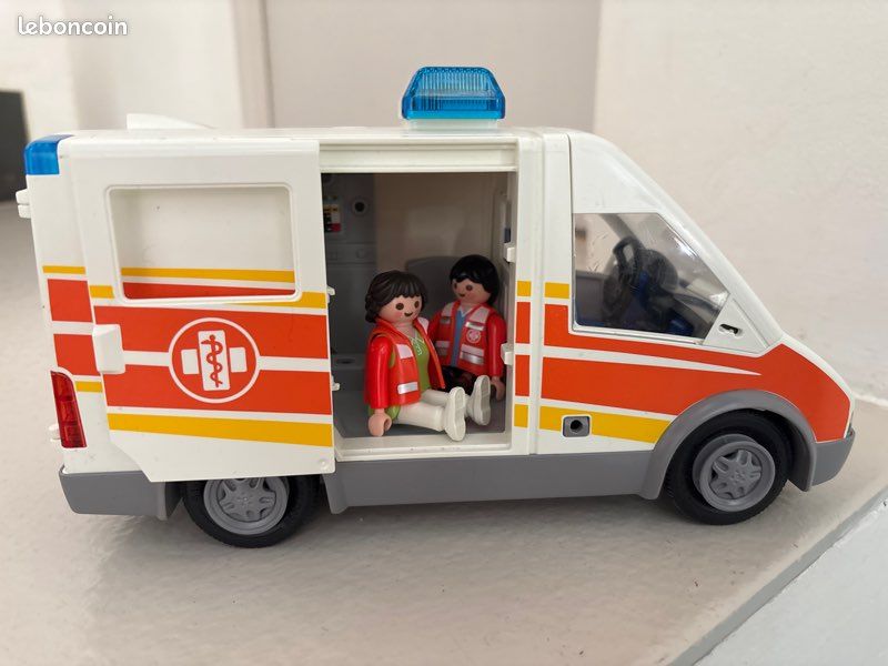 Playmobil ambulances (image 1)