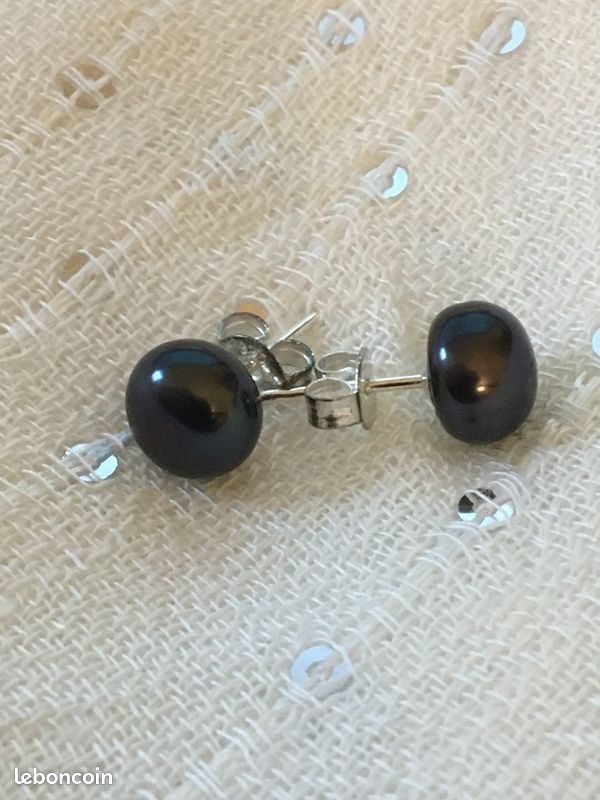 Boucles d'oreilles perles naturelles noires, monture argent, neuves sans étiquette (image 3)