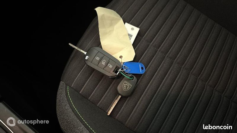 Peugeot 208 1.2 PureTech 100ch S&S Active (image 16)