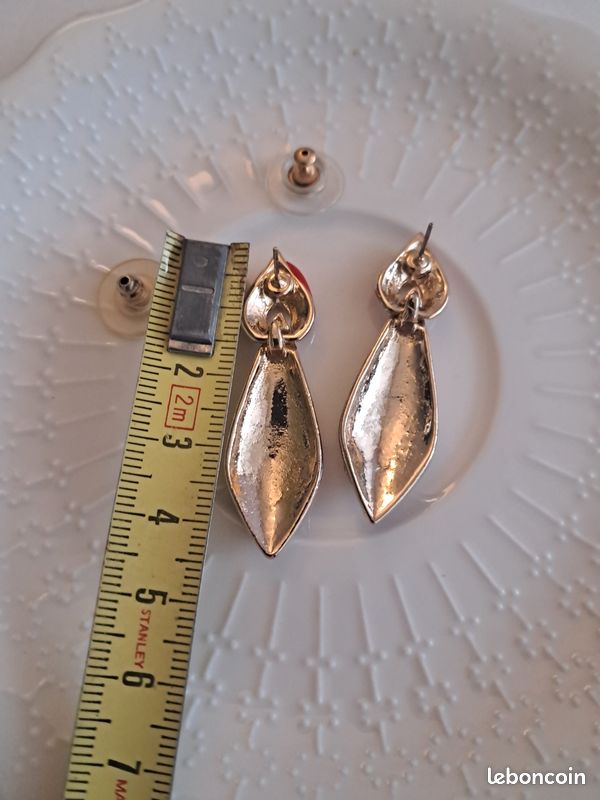 Boucles D'oreilles Vintage Jolies - Occasion (état à Vérifier)