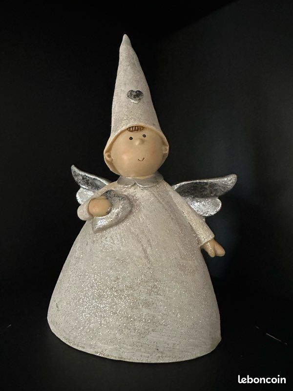 Figurine ange aux cœurs (image 1)