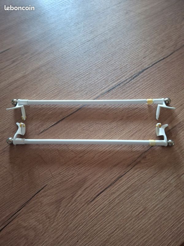 Vends 1 paire de tringles à rideaux extensibes (image 1)