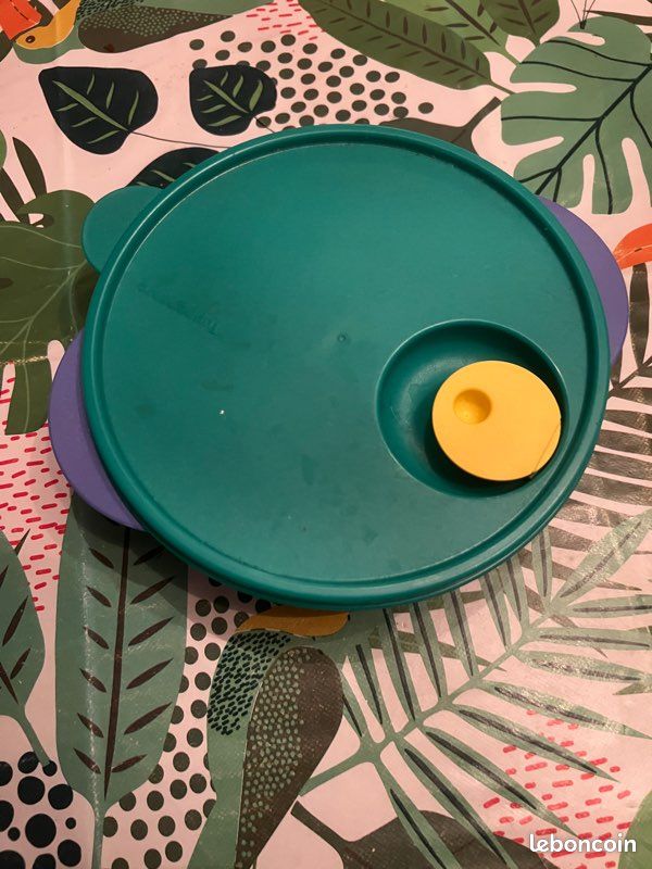 2 assiettes Tupperware avec 3 compartiments (Gebraucht) in Châtel-St