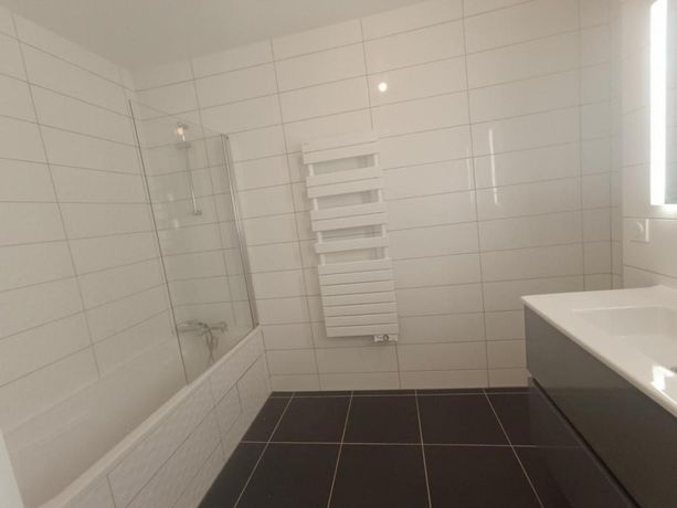 Appartement a louer  - 3 pièce(s) - 76 m2 - Surfyn