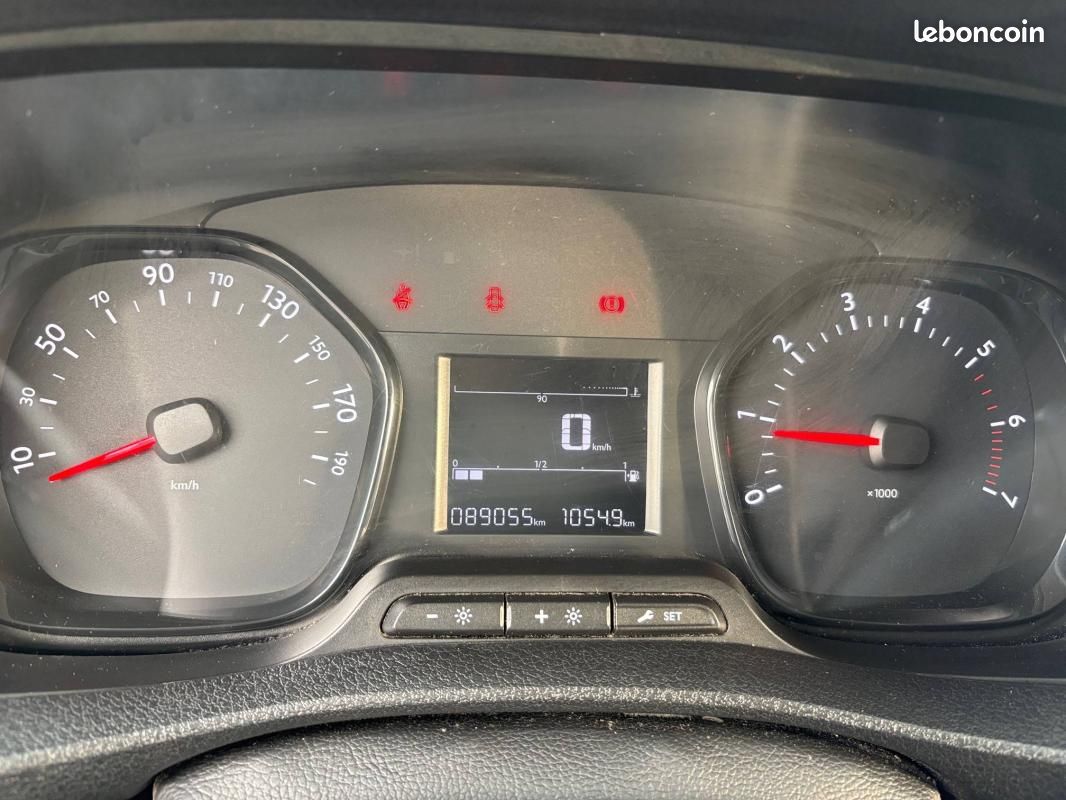 Citroën Jumpy M 1.6 BLUEHDI 95 CONFORT 3 PL (image 14)