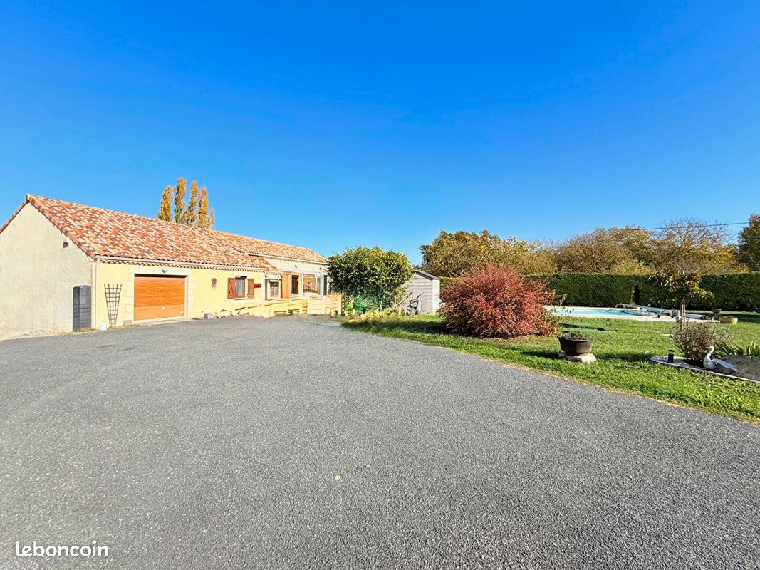 Maison 4 pièces 188 m² · à Montcuq-en-Quercy-Blanc · 188 m² · 295 000 €