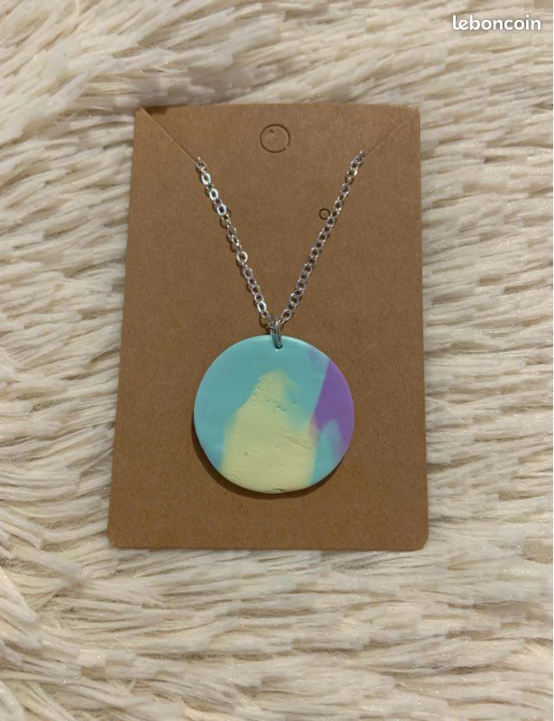Collier avec pendentif rond (image 1)