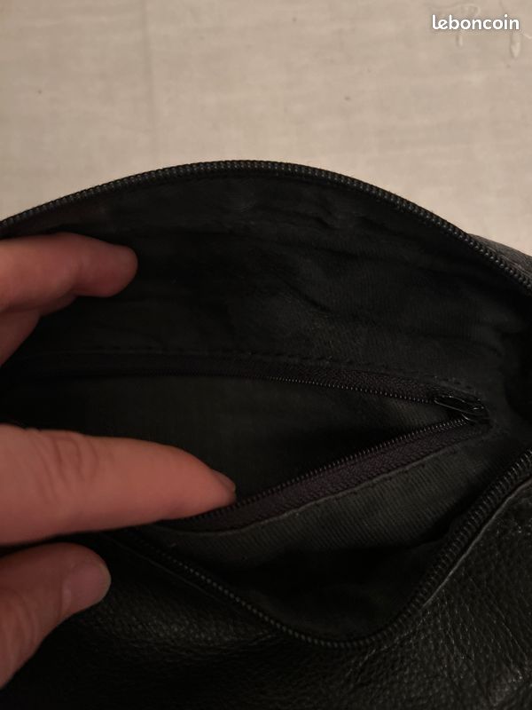 Sac banane noir en cuir (image 8)