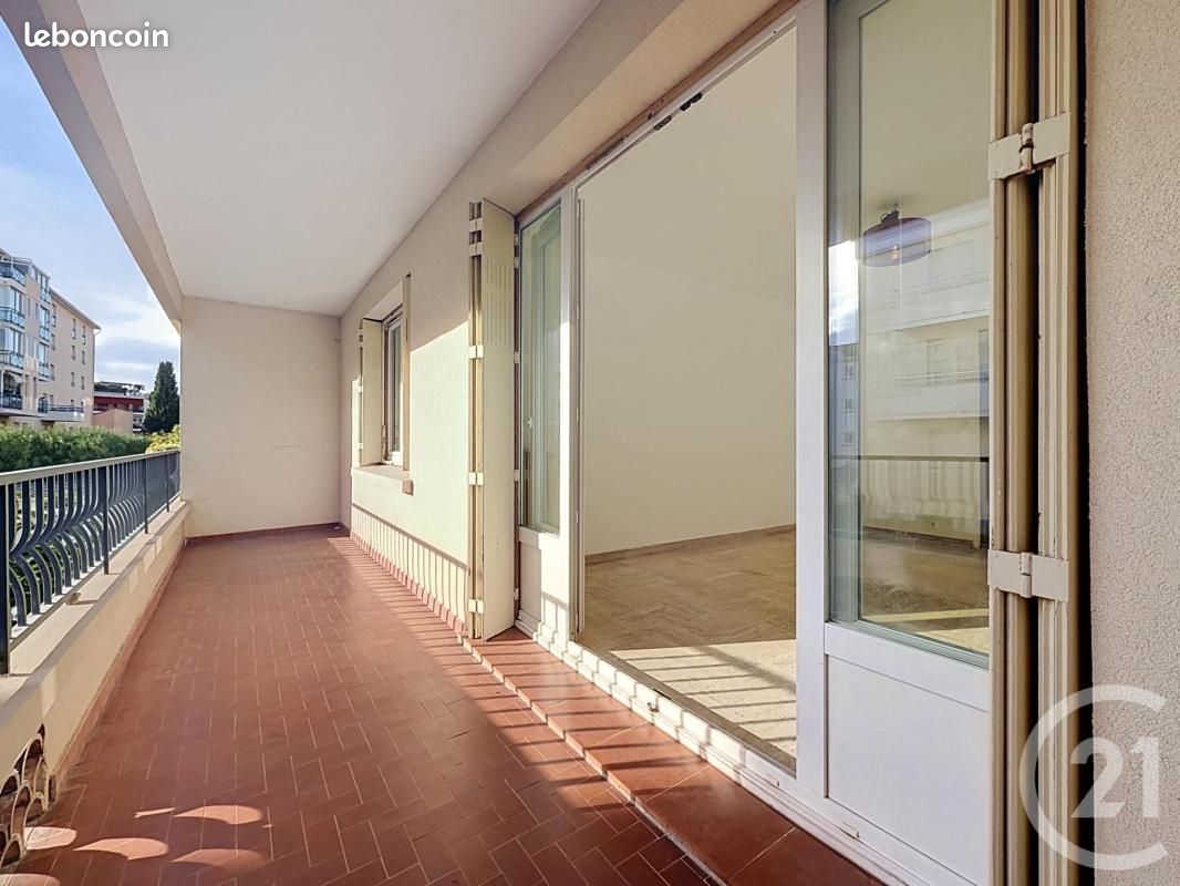 Appartement 3 pièces 60 m² · à Saint-Raphaël · 60 m² · 240 000 €