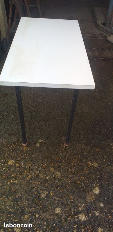 Table en bois dessus formica pieds en fer (image 2)