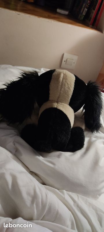 Chien en peluche noir et blanc grosse tête fatiguée (image 2)