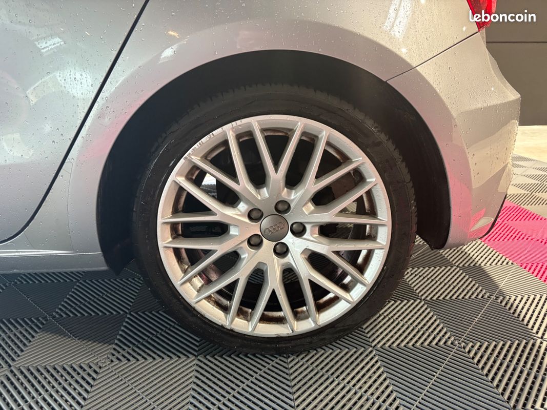AUDI A1 SPORTBACK 1.0 TFSI ultra 95 S tronic 7 Midnight Series / JANTES 17 / PHARES AUTOMATIQUES (image 14)