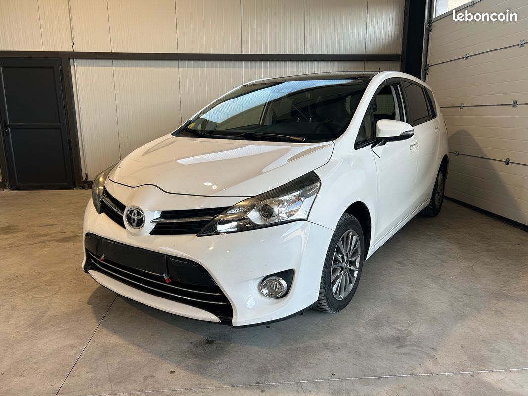 Toyota verso 112 d-4d design toit panoramique (image 1)