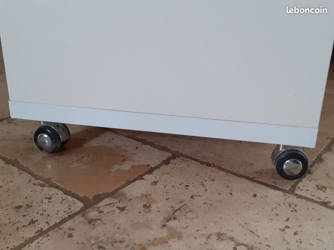 Meuble TV sur roulettes (image 3)