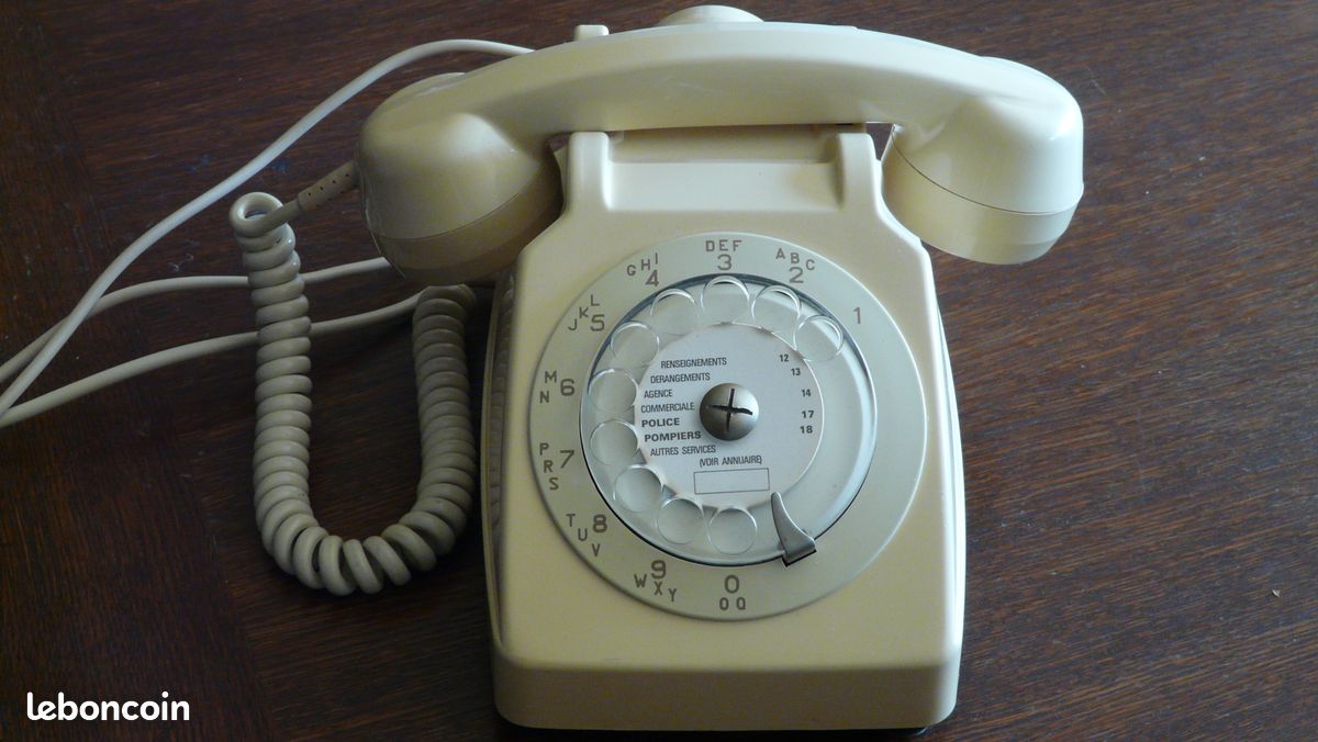 Téléphone ancien à cadran (image 2)
