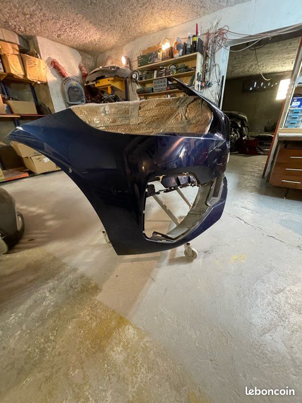Pare choc avant BMW F46 série 2 années 2019 à repeindre (image 2)