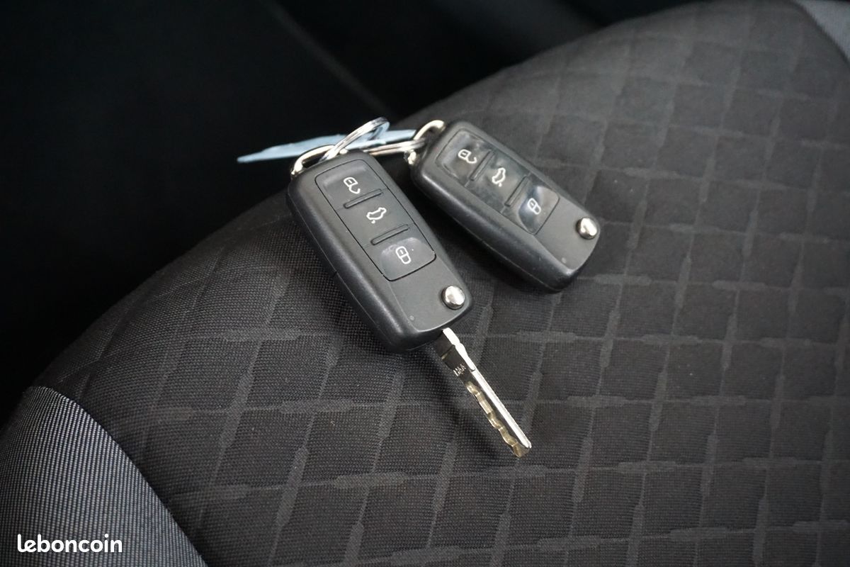 Volkswagen UP 1.0 75CH BLUEMOTION TECHNOLOGY UP CONNECT 5P EURO6D-T (image 28)