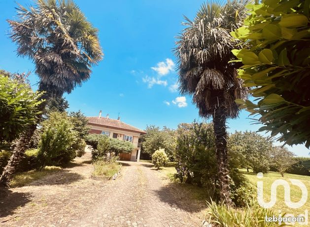 Propriété 5 pièces 140 m²