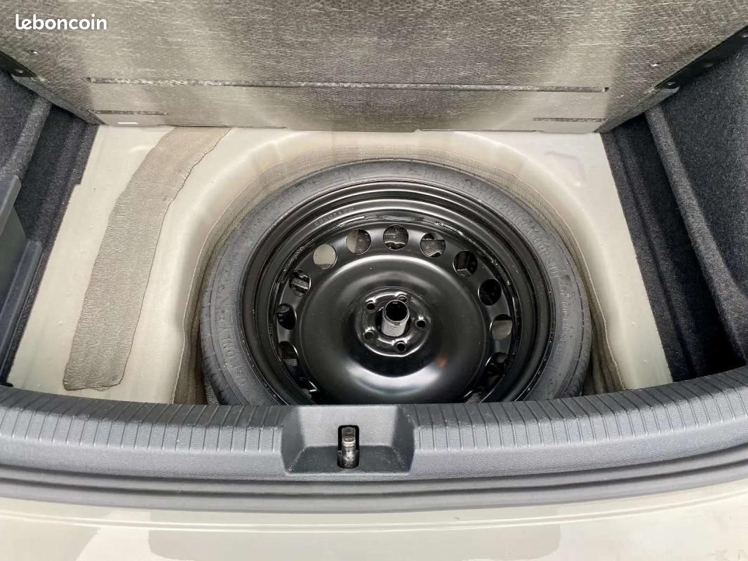 Volkswagen Taigo 1.0 TSI 116 DSG7 Life 5 pts/ Radars de recul/ Regulateur vitesse/ Jantes alu 16"... (image 17)