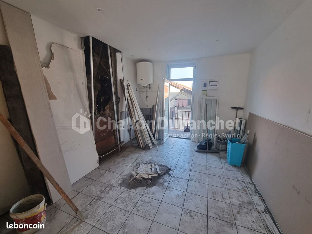 Appartement 1 pièce 33 m² · à Roanne · 33 m² · 35 000 €