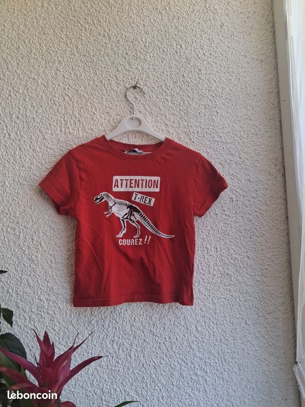 Tee-shirt rouge (image 1)