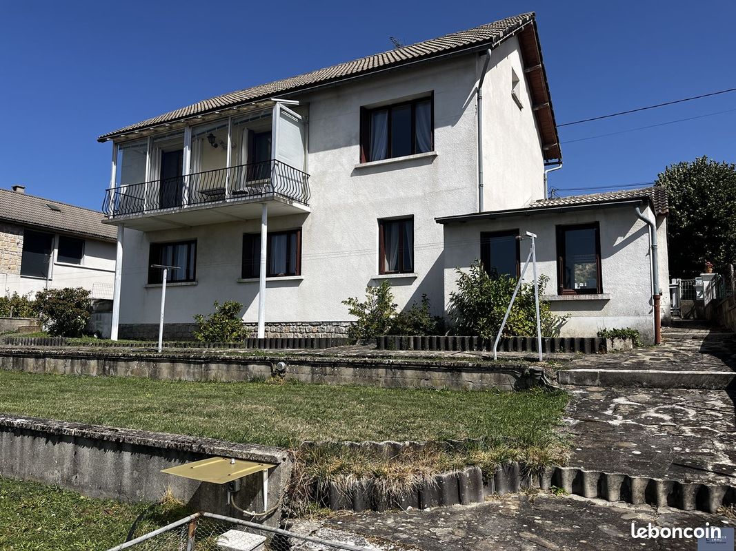 Maison 8 pièces 143 m² · à Saint-Chély-d'Apcher · 143 m² · 168 000 €