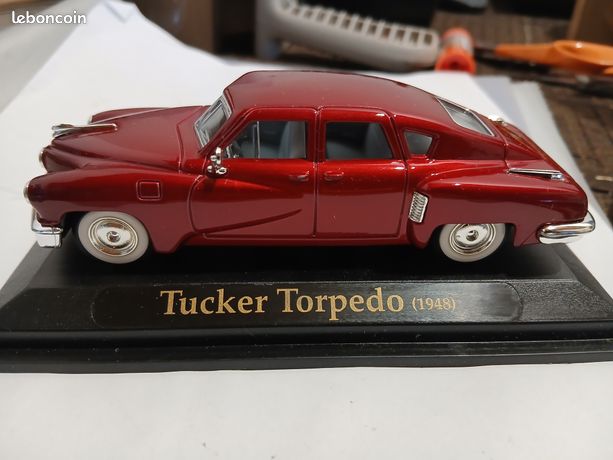 TUCKER TORPEDO rouge 1948 au 1/18 KYOSHO 08201R voiture miniature de