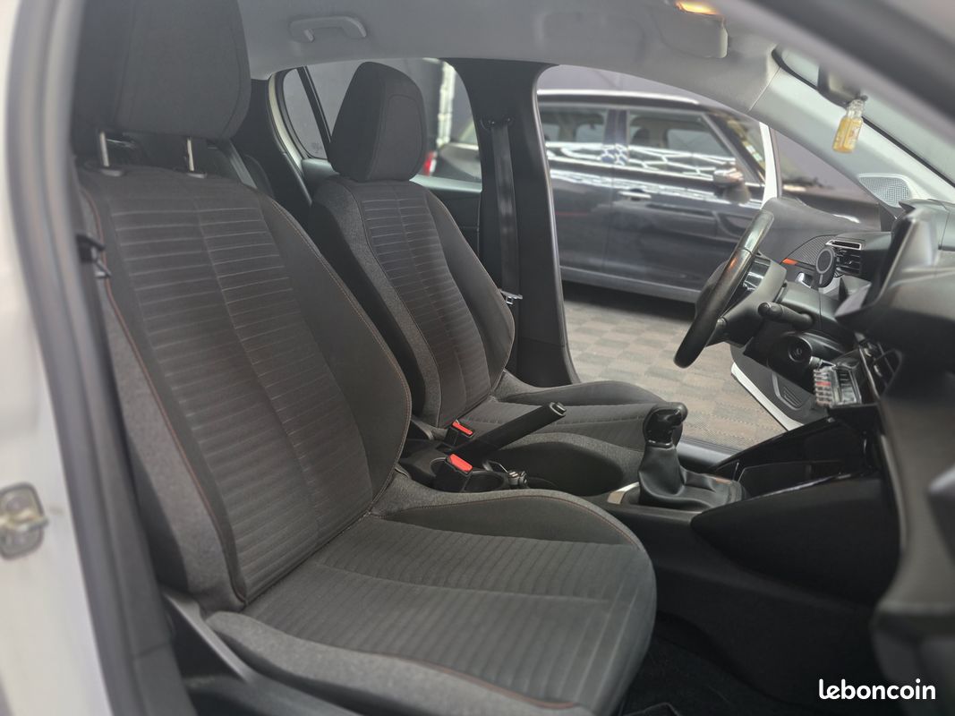 PEUGEOT 208 1.2 pure-tech (image 10)