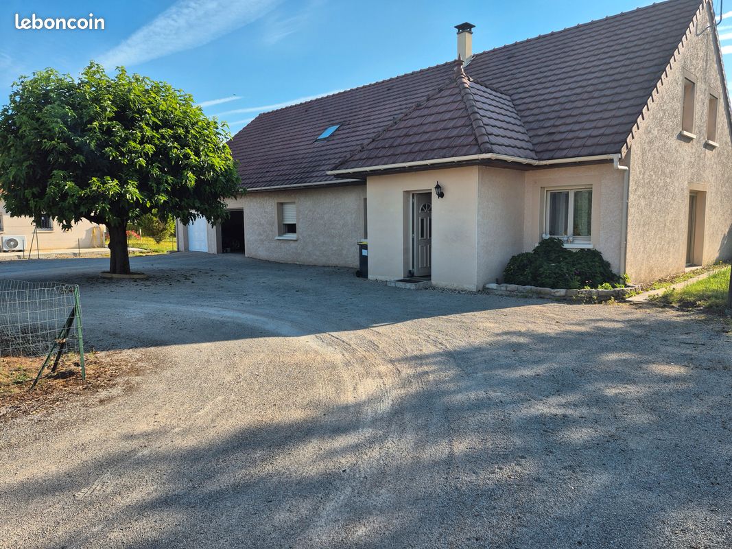 Maison 8 pièces 212 m² · à Ouroux-sur-Saône · 212 m² · 299 000 €