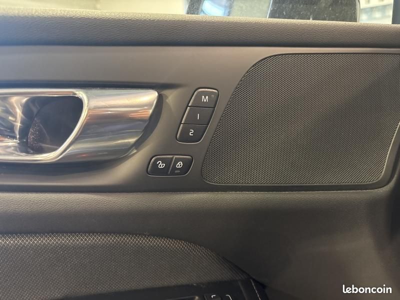Volvo V60 T6 AWD 253+145ch R-Design Geartronic 8 (image 27)