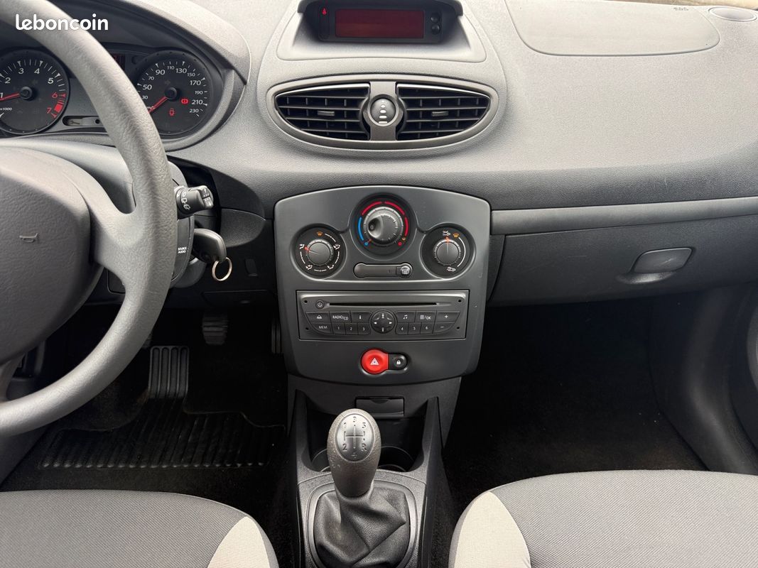 RENAULT CLIO III 1.2 16V 75 Access 10 000KM / PREMIÈRE MAIN / GARANTIE 12 MOIS (image 11)