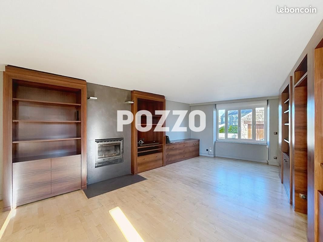 Maison 8 pièces 200 m² · à Saint-Laurent-de-Cuves · 200 m² · 208 000 €
