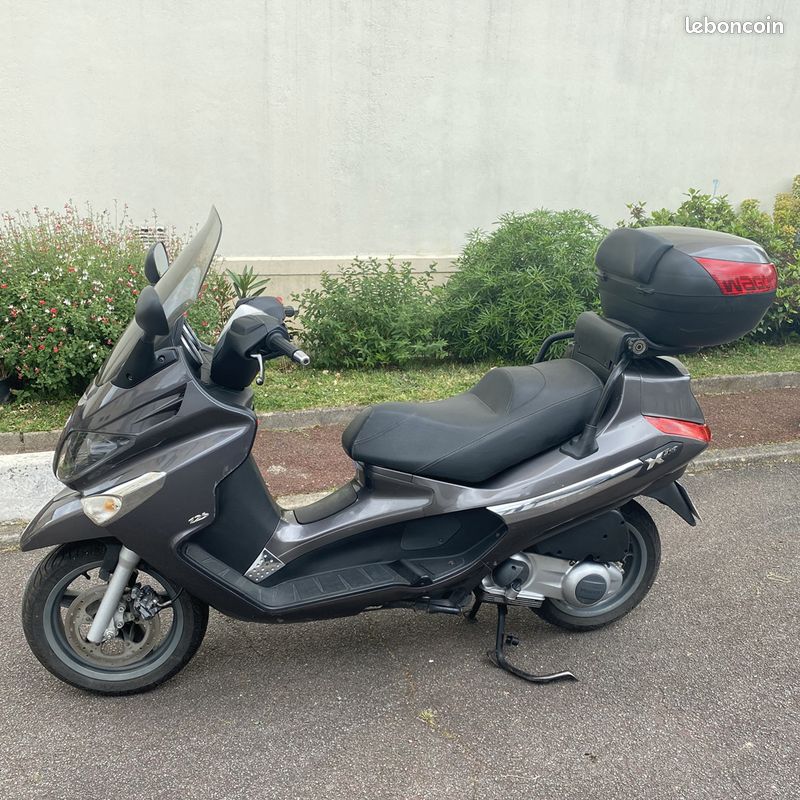 Scooter Piaggio X-Evo (image 1)